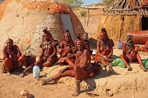 Himba-tribe-women-in-Damaraland-Namibia-768x512